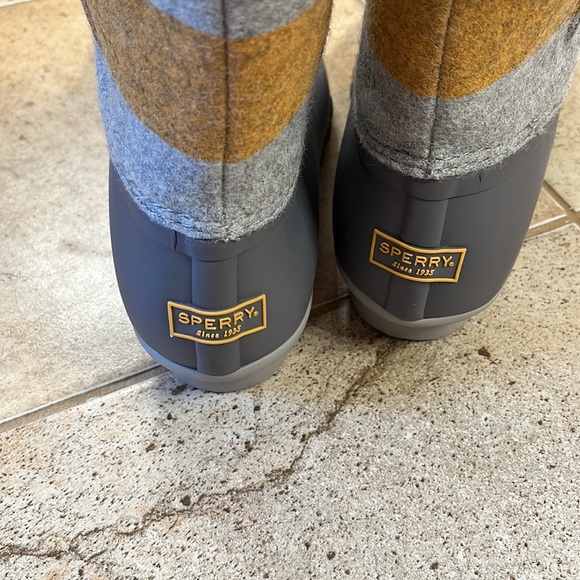 Women’s sperry boots. NWOT. Never worn. Mustard yellow and gray color - Picture 5 of 6